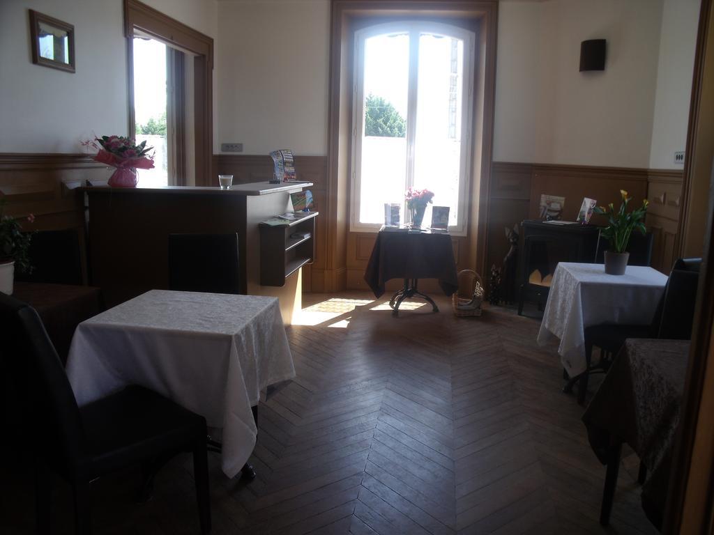 Le Domaine Des Tuileries Guest House Salins Bagian luar foto