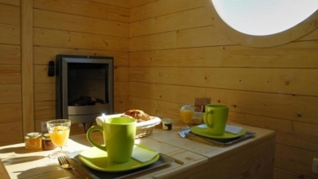 Le Domaine Des Tuileries Guest House Salins Bagian luar foto